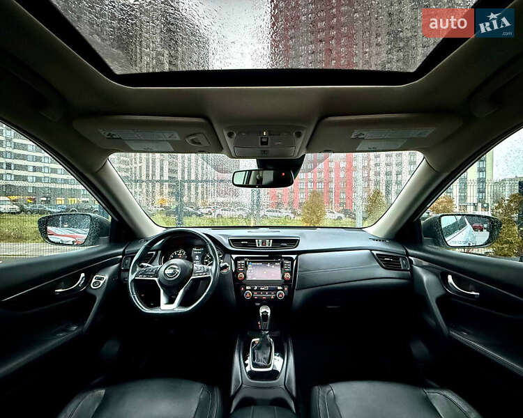 Внедорожник / Кроссовер Nissan Rogue 2017 в Киеве