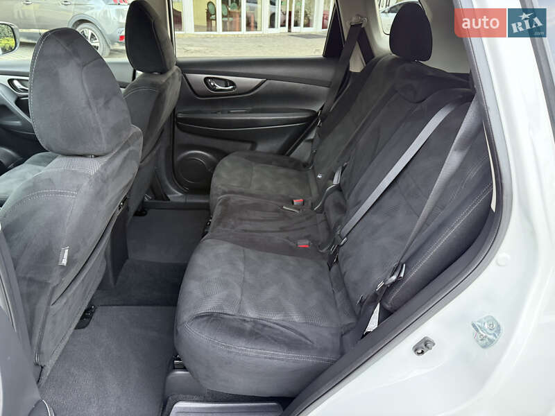 Позашляховик / Кросовер Nissan Rogue 2016 в Львові фото 31 Позашляховик / Кросовер Nissan Rogue 2016 в Львові