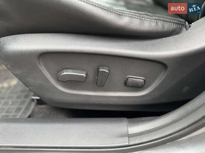 Внедорожник / Кроссовер Nissan Rogue 2015 в Киеве