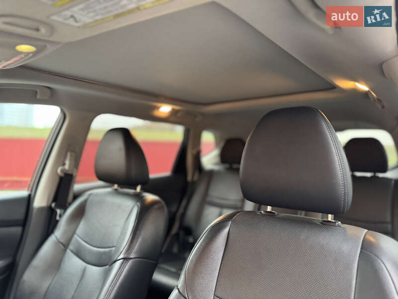 Внедорожник / Кроссовер Nissan Rogue 2015 в Киеве