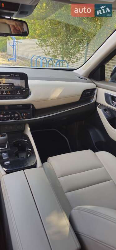 Внедорожник / Кроссовер Nissan Rogue 2021 в Киеве