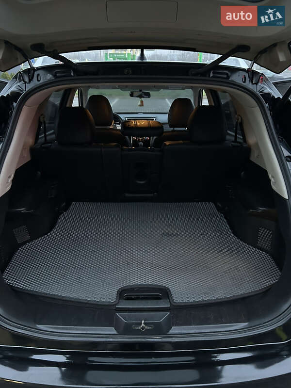 Внедорожник / Кроссовер Nissan Rogue 2016 в Вознесенске