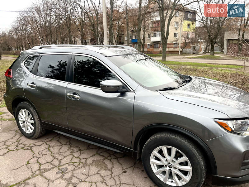 Внедорожник / Кроссовер Nissan Rogue 2018 в Каменском