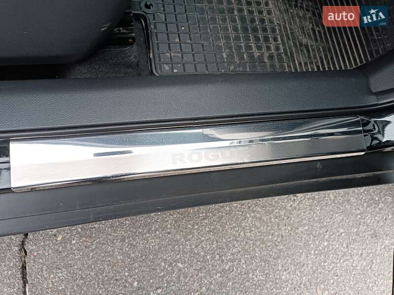 Позашляховик / Кросовер Nissan Rogue 2017 в Миргороді