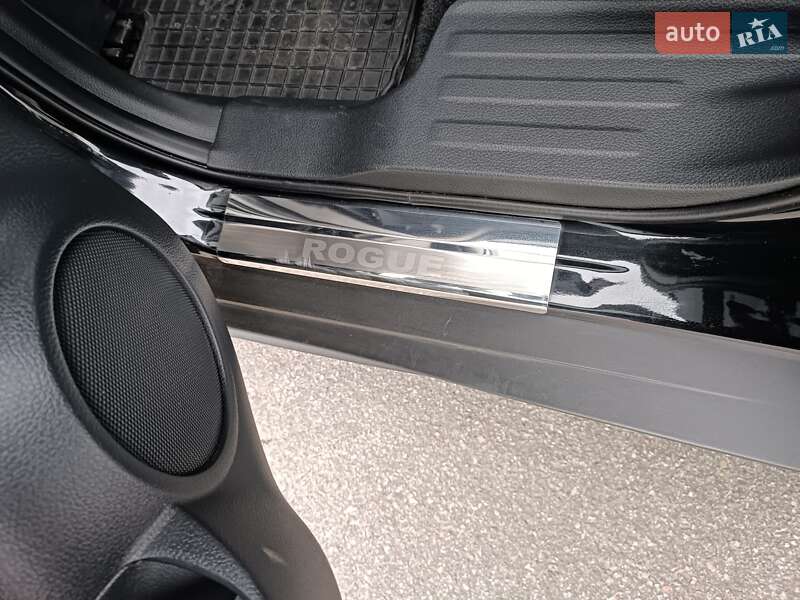 Позашляховик / Кросовер Nissan Rogue 2017 в Миргороді
