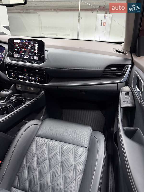 Позашляховик / Кросовер Nissan Rogue 2023 в Києві