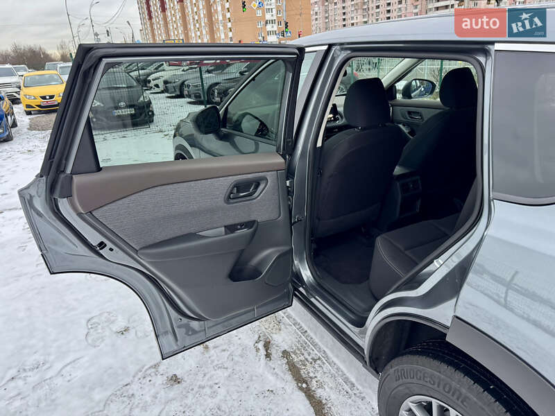 Внедорожник / Кроссовер Nissan Rogue 2023 в Киеве