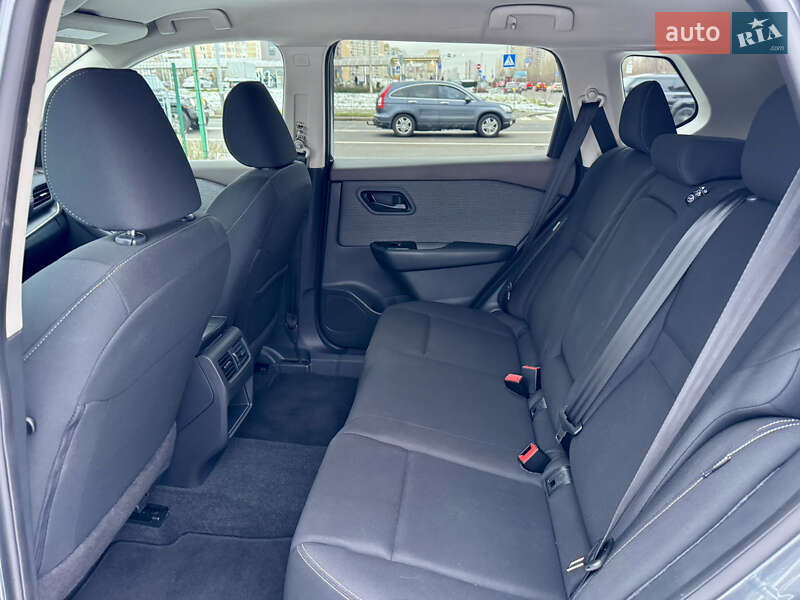 Внедорожник / Кроссовер Nissan Rogue 2023 в Киеве