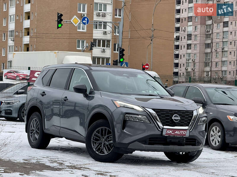 Внедорожник / Кроссовер Nissan Rogue 2023 в Киеве