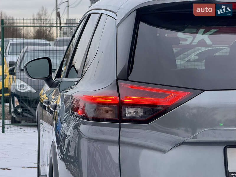 Внедорожник / Кроссовер Nissan Rogue 2023 в Киеве