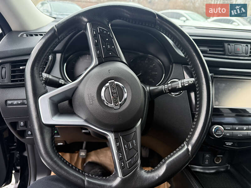 Позашляховик / Кросовер Nissan Rogue 2017 в Полтаві