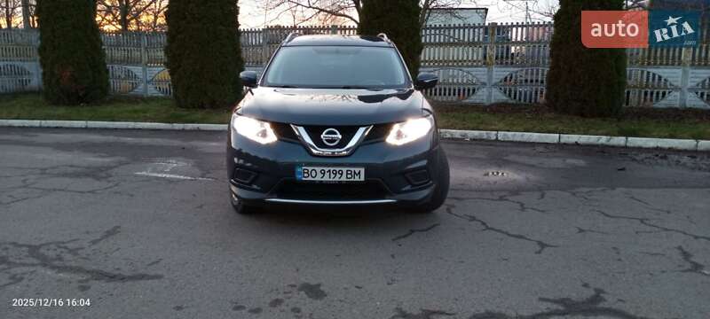 Внедорожник / Кроссовер Nissan Rogue 2015 в Ровно