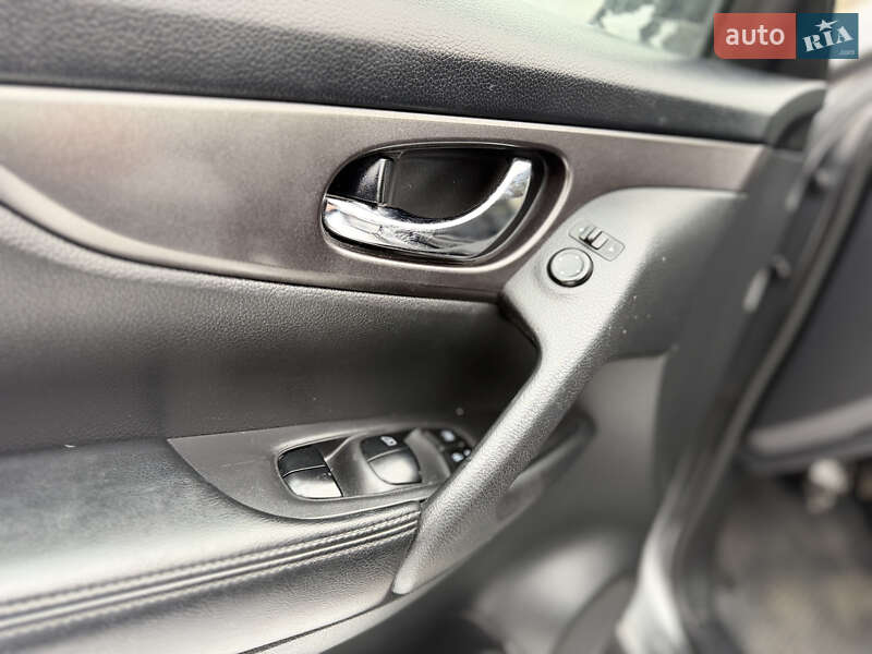 Позашляховик / Кросовер Nissan Rogue 2014 в Володимирі