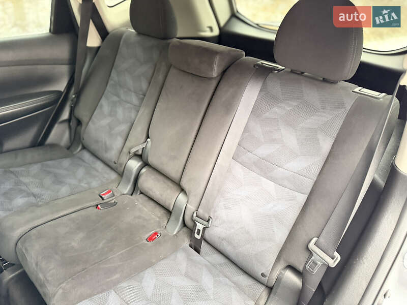 Позашляховик / Кросовер Nissan Rogue 2014 в Володимирі