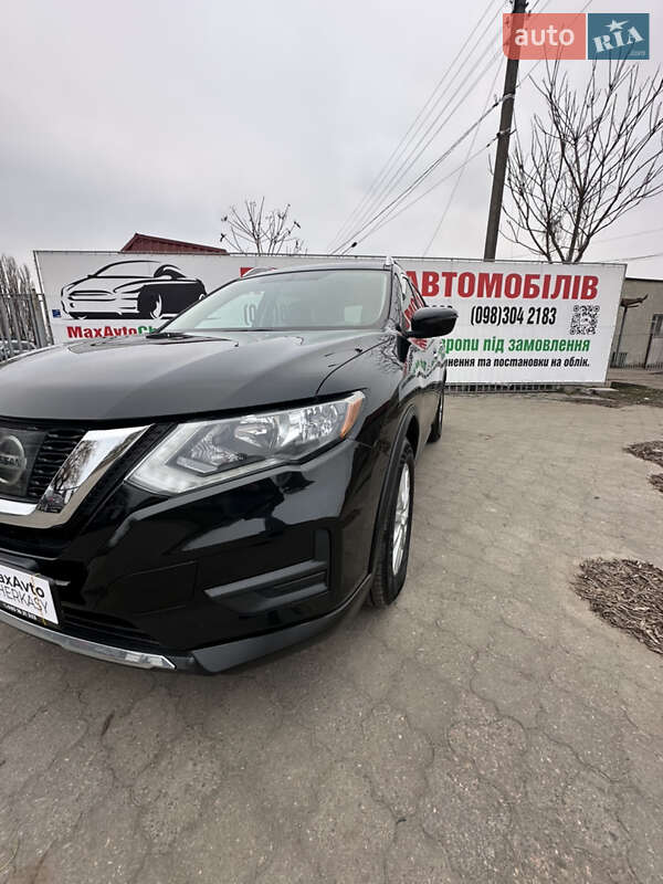 Внедорожник / Кроссовер Nissan Rogue 2017 в Черкассах