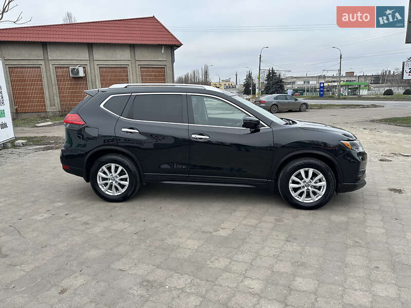 Внедорожник / Кроссовер Nissan Rogue 2017 в Черкассах