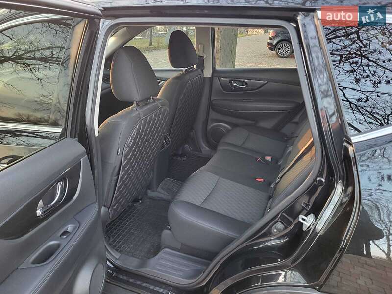 Внедорожник / Кроссовер Nissan Rogue 2017 в Кропивницком