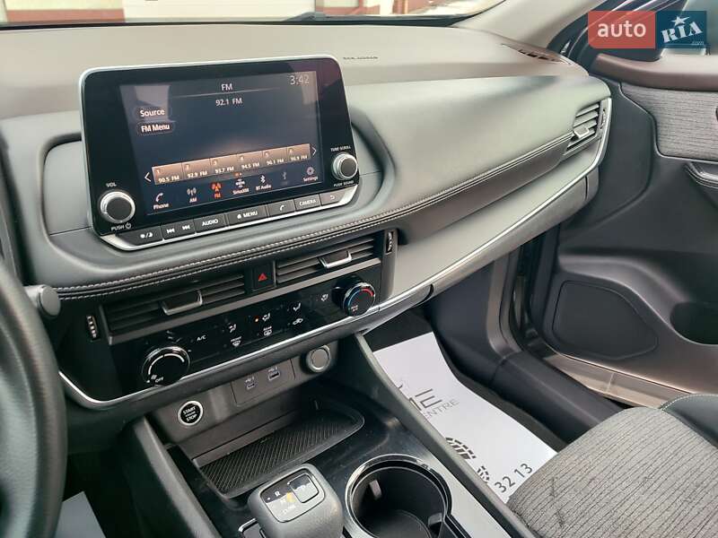 Позашляховик / Кросовер Nissan Rogue 2021 в Івано-Франківську