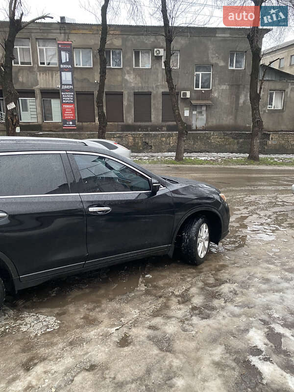 Внедорожник / Кроссовер Nissan Rogue 2014 в Каменском