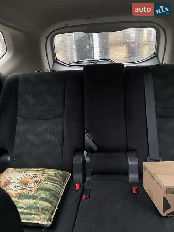 Внедорожник / Кроссовер Nissan Rogue 2014 в Каменском