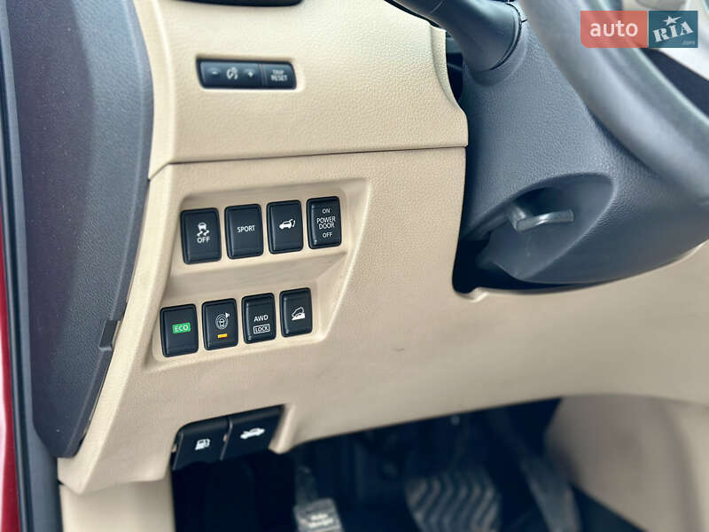 Позашляховик / Кросовер Nissan Rogue 2016 в Києві