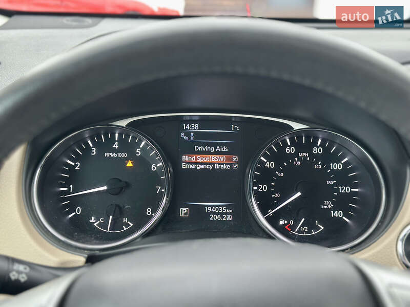 Позашляховик / Кросовер Nissan Rogue 2016 в Києві