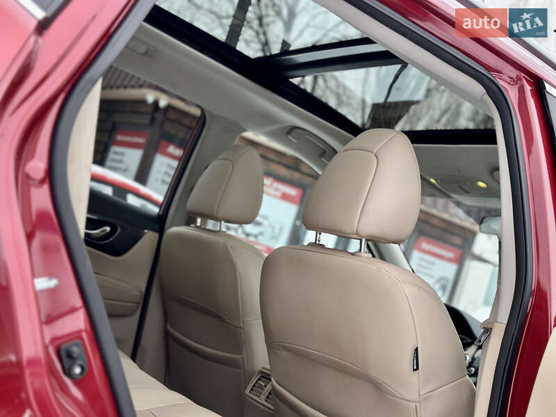 Позашляховик / Кросовер Nissan Rogue 2016 в Києві