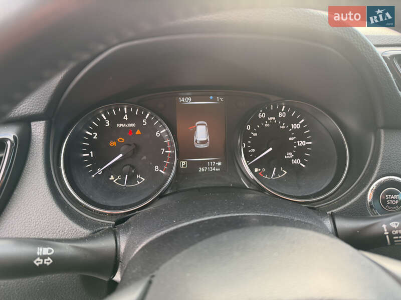 Внедорожник / Кроссовер Nissan Rogue 2016 в Ровно