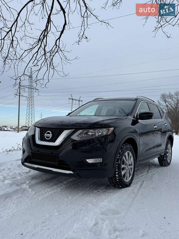 Внедорожник / Кроссовер Nissan Rogue 2016 в Киеве