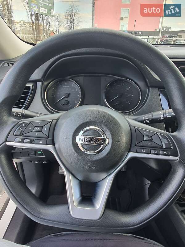 Внедорожник / Кроссовер Nissan Rogue 2017 в Хмельницком