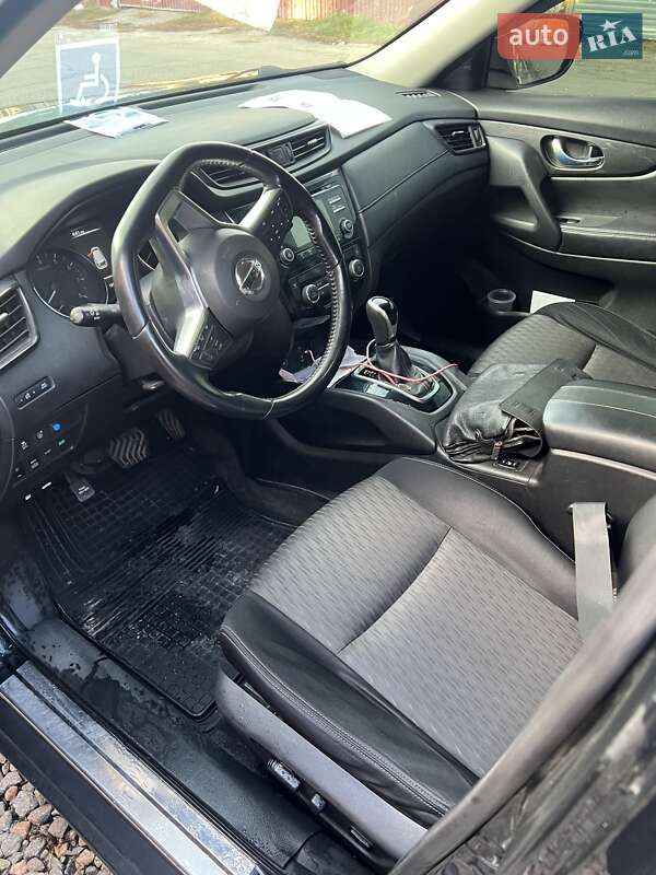 Внедорожник / Кроссовер Nissan Rogue 2016 в Полтаве