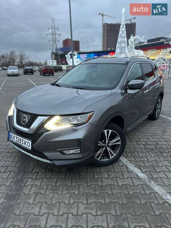 Внедорожник / Кроссовер Nissan Rogue 2017 в Харькове
