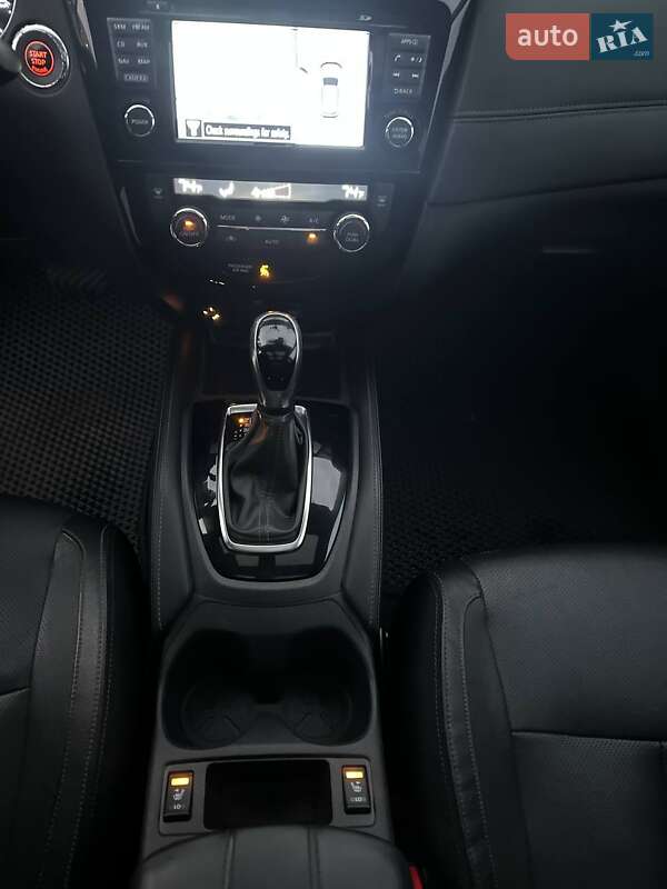 Внедорожник / Кроссовер Nissan Rogue 2017 в Харькове