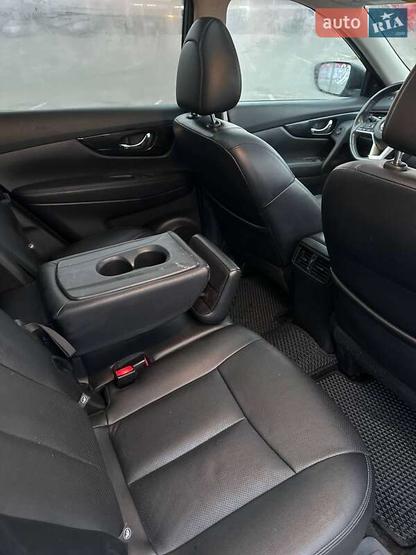 Внедорожник / Кроссовер Nissan Rogue 2017 в Харькове