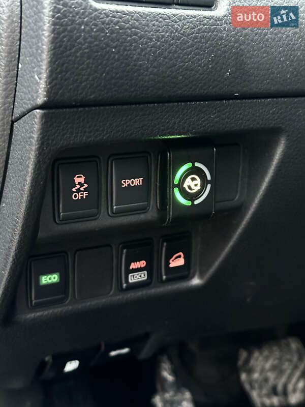 Внедорожник / Кроссовер Nissan Rogue 2015 в Запорожье