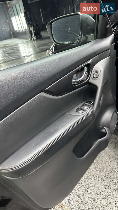 Внедорожник / Кроссовер Nissan Rogue 2017 в Днепре