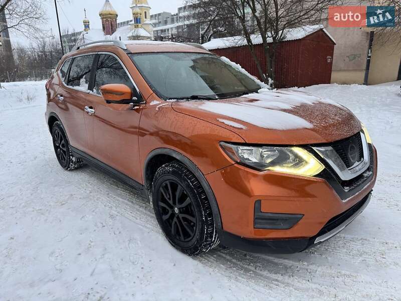 Внедорожник / Кроссовер Nissan Rogue 2017 в Ужгороде