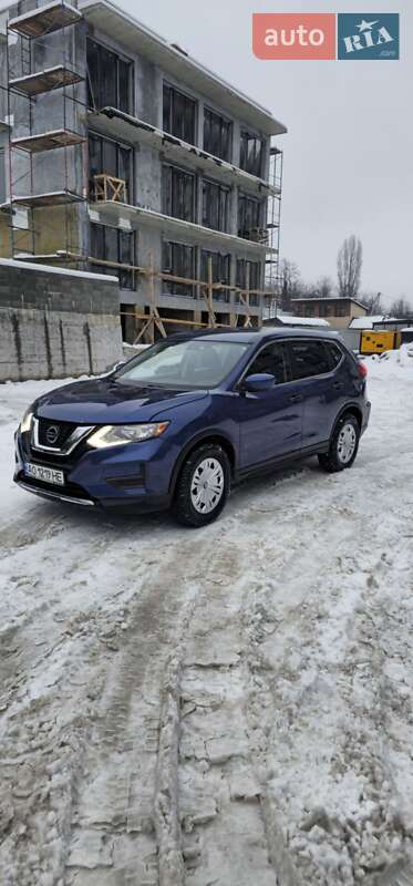 Внедорожник / Кроссовер Nissan Rogue 2017 в Ужгороде