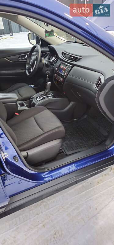 Внедорожник / Кроссовер Nissan Rogue 2017 в Ужгороде