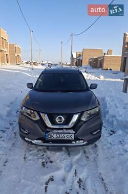 Внедорожник / Кроссовер Nissan Rogue 2017 в Ровно
