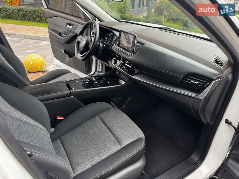 Внедорожник / Кроссовер Nissan Rogue 2021 в Киеве