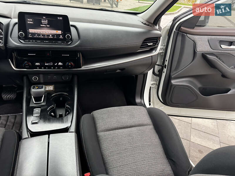 Внедорожник / Кроссовер Nissan Rogue 2021 в Киеве