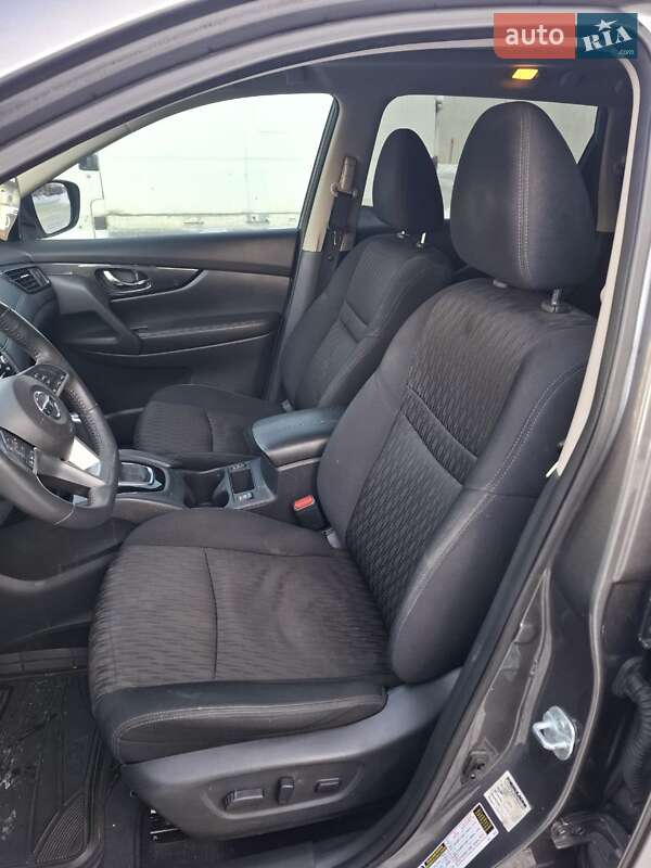 Внедорожник / Кроссовер Nissan Rogue 2016 в Вишневом