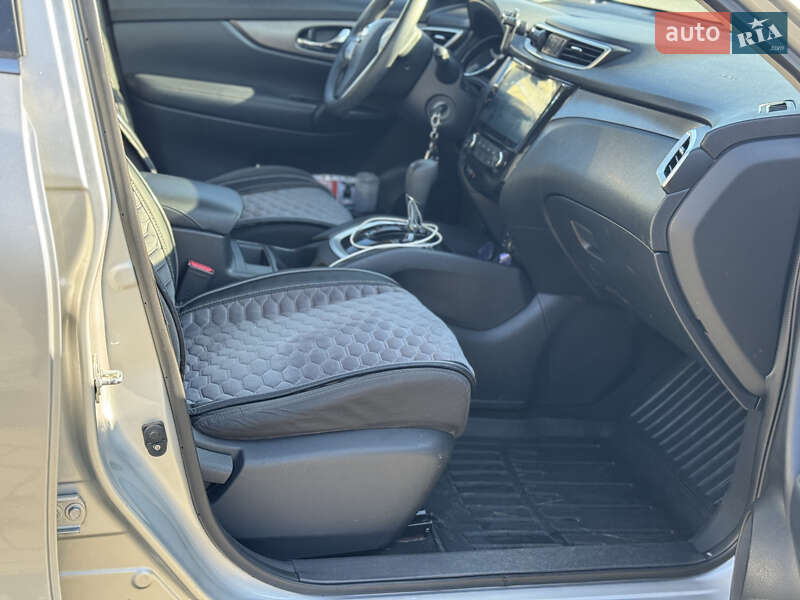 Внедорожник / Кроссовер Nissan Rogue 2016 в Болграде