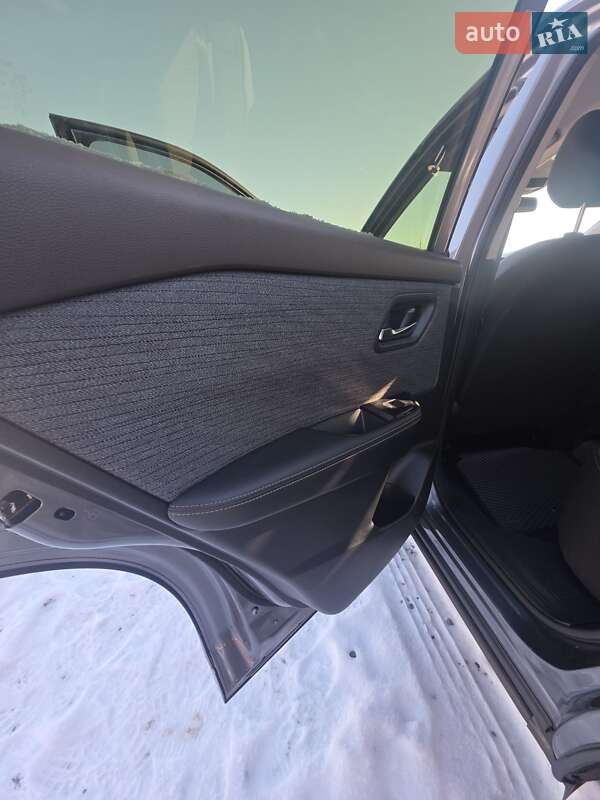 Внедорожник / Кроссовер Nissan Rogue 2023 в Ровно