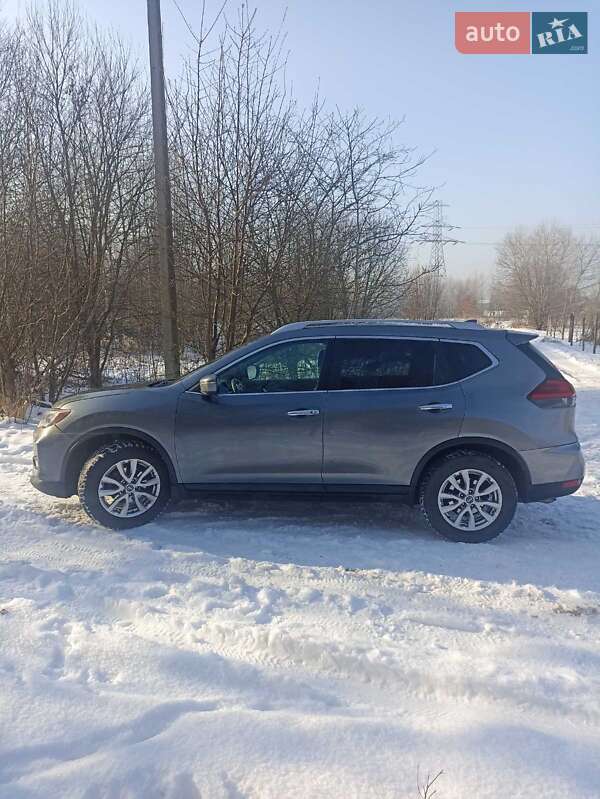 Внедорожник / Кроссовер Nissan Rogue 2017 в Киеве