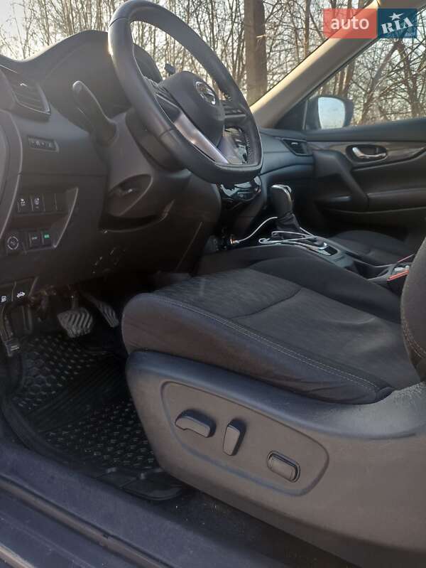 Внедорожник / Кроссовер Nissan Rogue 2017 в Киеве