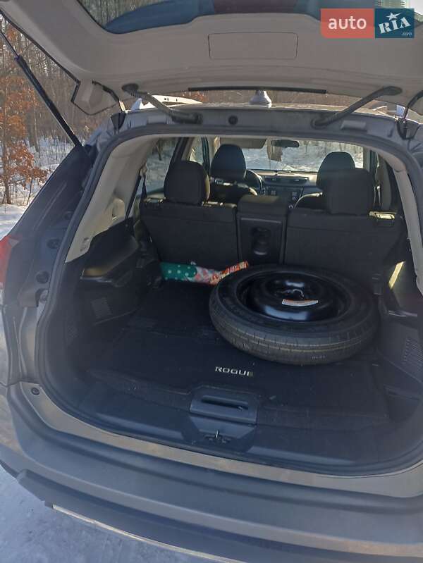 Внедорожник / Кроссовер Nissan Rogue 2017 в Киеве
