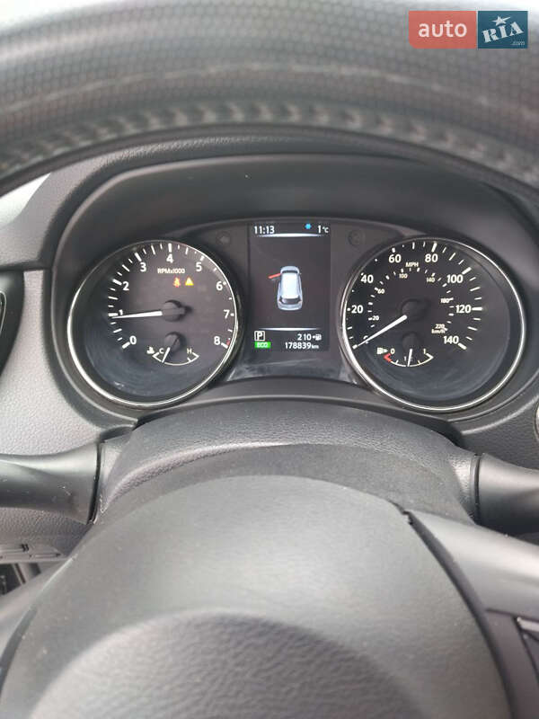 Внедорожник / Кроссовер Nissan Rogue 2017 в Кропивницком