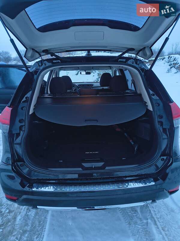 Внедорожник / Кроссовер Nissan Rogue 2016 в Калуше